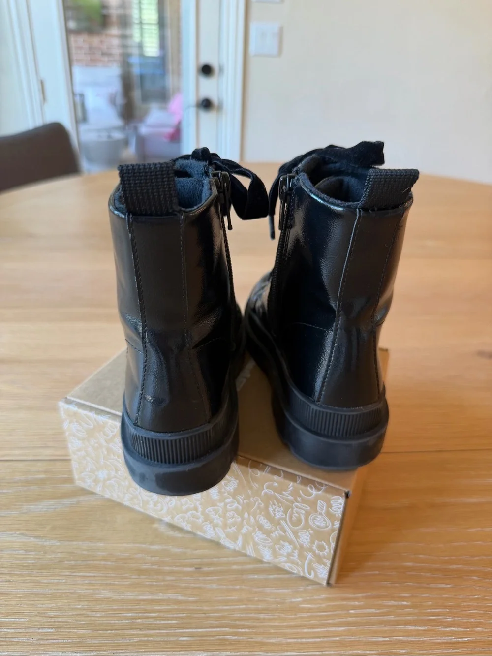 H&M chic black